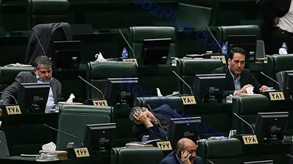 نماینده خسته در حاشیه جلسه امروز مجلس+عکس