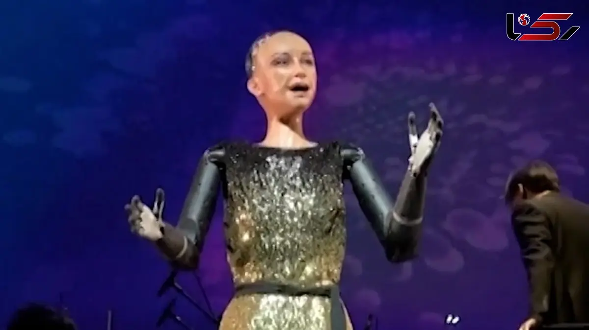 اجرای کنسرت ربات خواننده در کنار ارکستر زنده / فیلم