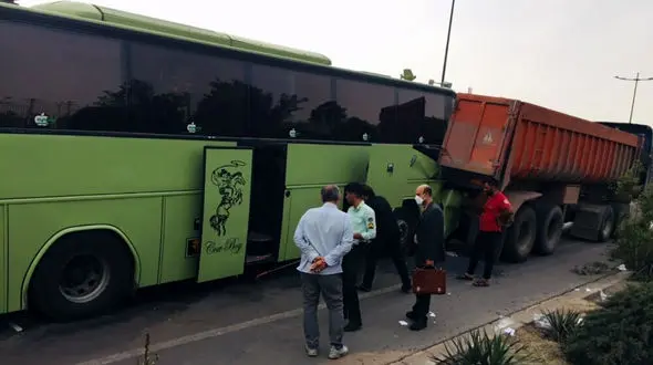 عکس / 5 کشته در برخورد مرگبار اتوبوس کارگران با کامیون 