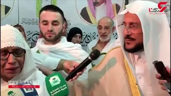 وزیر معروف هنگام بوسیدن زن غریبه در مراسم حج+ فیلم