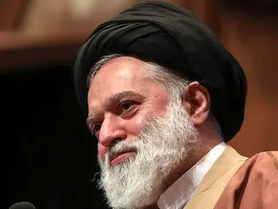 آیت الله سید مصطفی خامنه‌ای کیست/ پسری که بر پیکر پدر شهید نماز خواند