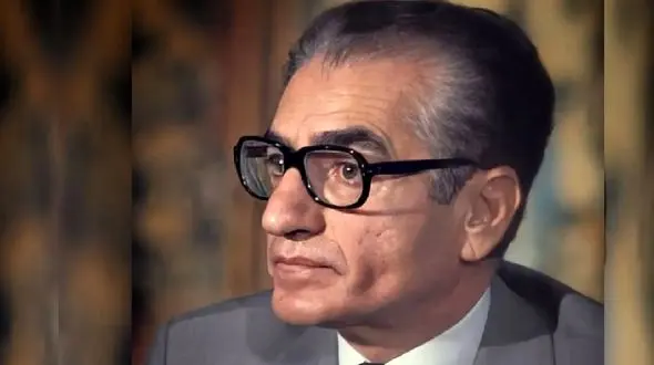 سفر به ایام قدیم سال 1349؛ محمدرضا پهلوی در جشن 2500 ساله با بادیگارداش