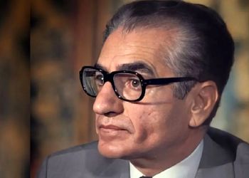 سفر به ایام قدیم سال 1349؛ محمدرضا پهلوی در جشن 2500 ساله با بادیگارداش