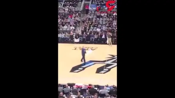 صحنه‌هایی خنده‌دار از به دام انداختن خفاش‌ها در وسط بازی بسکتبال + فیلم