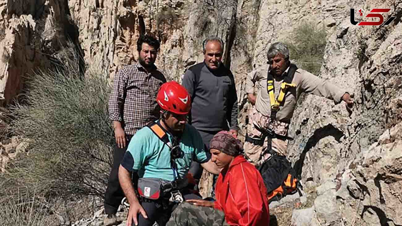 نجات فرد گرفتار شده در ارتفاعات " گناوه " گچساران 