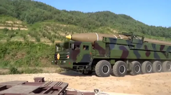 لحظه شلیک موشک قاره پیمای کره شمالی + فیلم