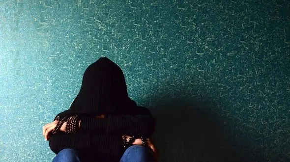 رییس هوسران کارخانه هر سال یکی از کارمندان زن زیبا را صیغه می کرد / فریبا 26 ساله هم فریب خورد