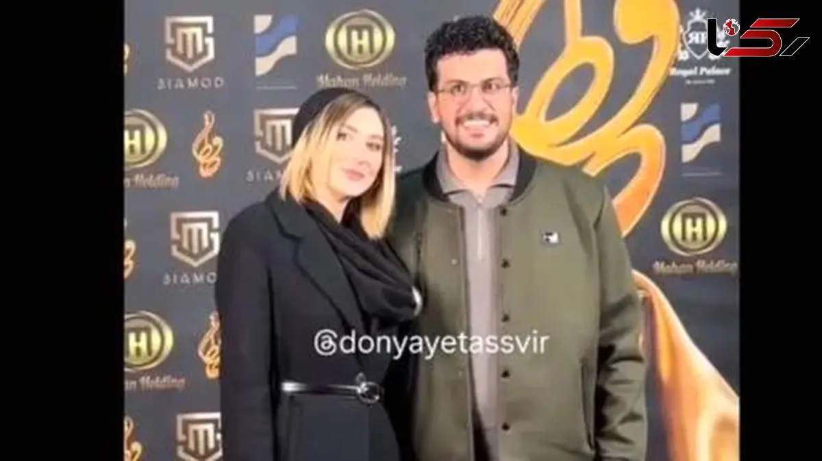 فیلم / شوخی های امیرحسین قیاسی بعد جایزه جشن حافظ / شیطنت با همسرش و تشکر غش خنده از مادر ش ....