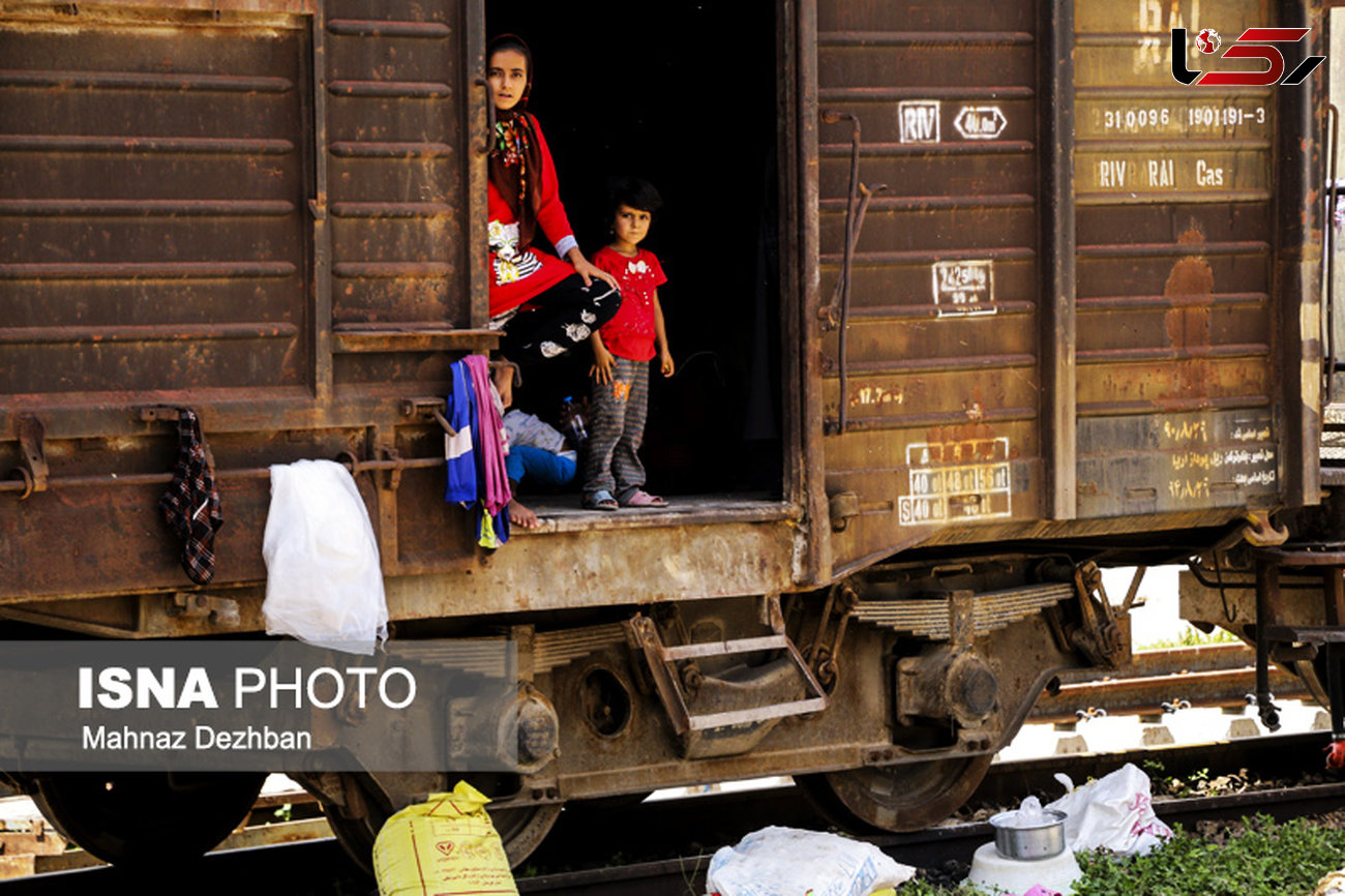 سیل زدگان به واگن های قطار پناه بردند / این تصاویر تلخ است 