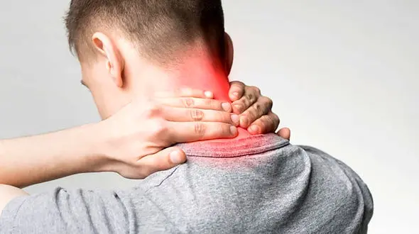 اگر گردن درد تیرکشنده به دست و گزگز شدن انگشت دارید، ساده از کنارش نگذرید