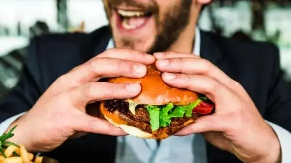 آشکار شدن راز خطرناک فست فودها که هرگز نمی‌ دانستید!