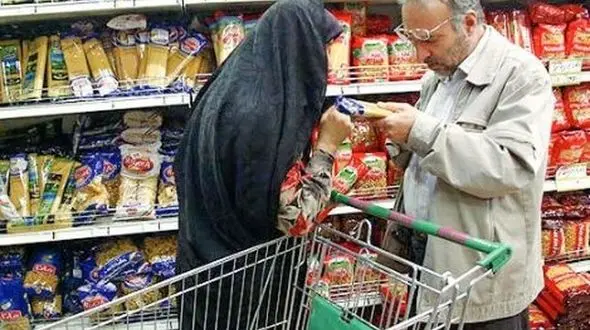  نماینده مجلس: ما از تأمین گوشت مرغ برای سفره مردم گذشتیم، مردم برای تأمین نان و دارو نیز مشکل دارند