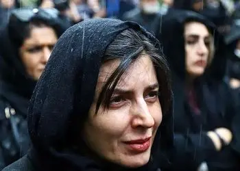 عکس / یادی کنیم از چیدمان میز عزای مادرشوهر لیلا حاتمی، بازیگر سریال «کیف انگلیسی» با حضور حامد بهداد/  روحش شاد و یادش گرامی