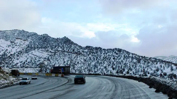 هشدار / احتمال سقوط بهمن و ریزش سنگ در جاده‌های شمالی + فیلم