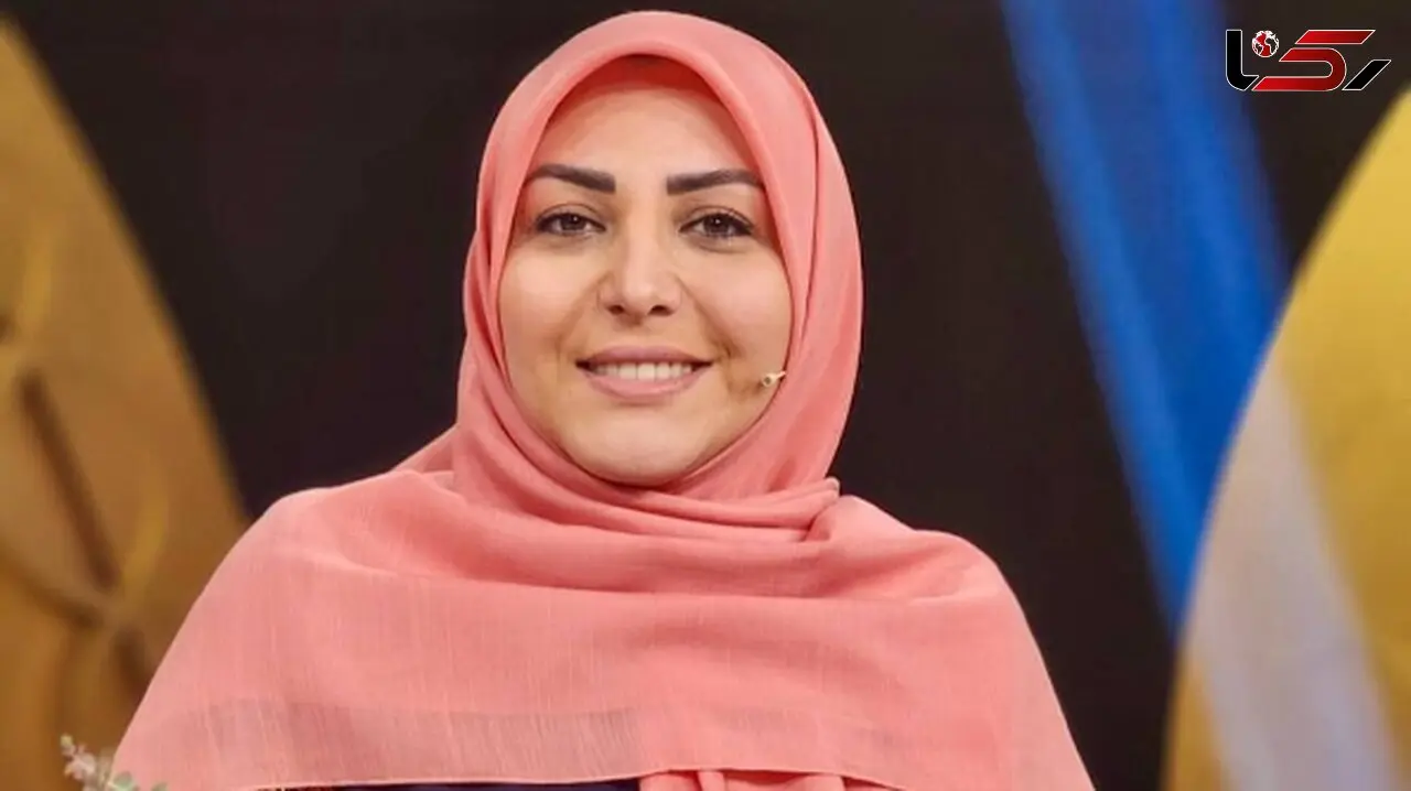 با المیرا شریفی مقدم خوش استایل باشید / نگاهی به عبای سبز و سرخابی خانم مجری شیک و هنرمند تبریزی +عکس