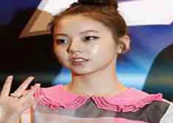 به بدن این دختر زیبا هیچ کس نمی تواند دست بزند! + عکس ها و علت