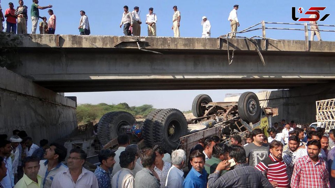 سقوط کامیون روی کاروان خودروهای عروسی / 26 مهمان کشته شدند + عکس