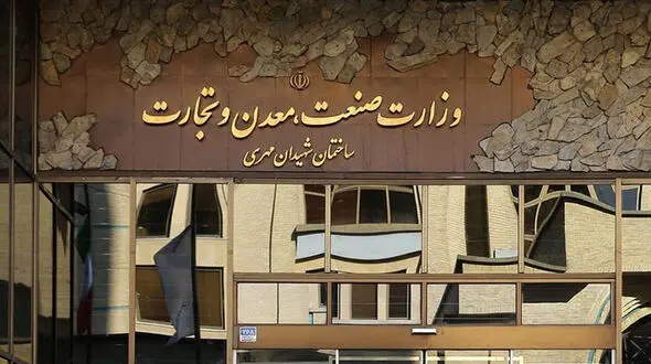 مردم قربانی سیاست‌ های وزارت صمت و سازمان حمایت / صنعت خودرو در آشفتگی کامل!