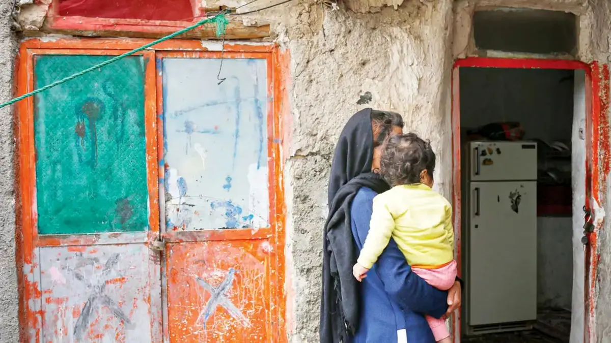 غذایمان سیب زمینی و تخم مرغ است؛ مدت هاست گوشت و مرغ نخورده ایم / از این روستا فقط یک نفر توانسته به دانشگاه برود/ فقر اجازه پیشرفت در زندگی را نمی دهد