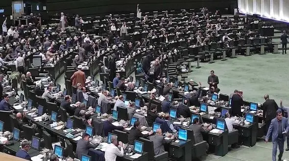 مصوبه حقوق گمرکی واردات گوشی‌های همراه خارجی اصلاح شد