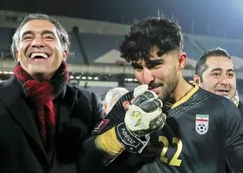 عاشقانه های فوتبالی با پدر و مادرهای ایرانی؛ زانو زدن مهدی طارمی، عابدزاده، سعید صادقی و بازیکنان لیگ برتری برای بوسیدن دست فرشته های زندگیشان+عکس