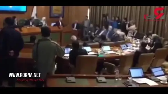 اولین سخنان نجفی، شهردار در جلسه استعفا: عجب لشکرکشی شده!/نجفی متن استعفای خود را قرائت کرد