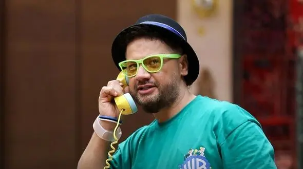 فیلم غش خنده / وقتی علی صادقی می‌خواد مثل جورج کلونی بخنده!/ میگه من زنمو از تو دارم!