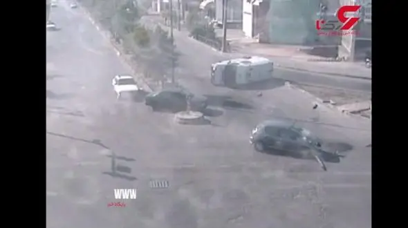 تصادف وحشتناک پژو206 و آمبولانس در یزد + فیلم دیدنی