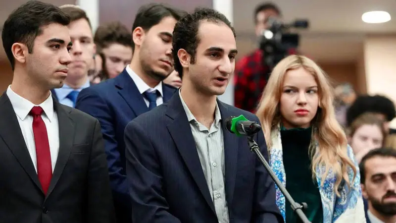 سیدعباس عراقچی وزیر امور خارجه جمهوری اسلامی ایران که برای یک دیدار رسمی از روسیه به مسکو سفر کرده است، امروز (چهارشنبه ) با حضور در محل موسسه دولتی روابط بین‌الملل مسکو (مگیمو)، با آقای آناتولی تورکونوف، رئیس این موسسه و مدیران بخش‌های مختلف آن دیدار و گ