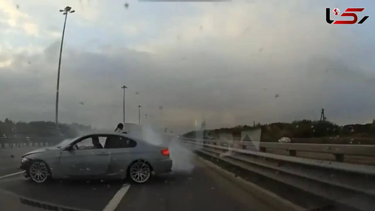 ببینید/ لحظه تصادف هولناک در جاده مه آلود