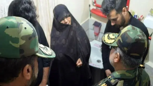 فرمانده لشکر ۱۶ زرهی قزوین با خانواده شهید محمدی نسب دیدار کرد 