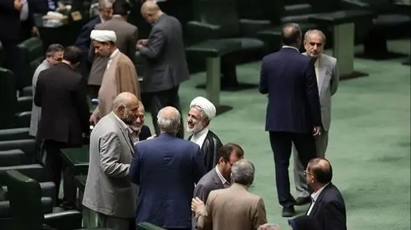 جایگزینی وزیر خانم با وزیر مرد؛ تحلیل دلایل استیضاح وزرا