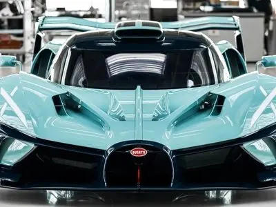 بوگاتی بولاید؛ سرعت و ظرافت در یک ابرخودروی بی‌ نقص / عکس