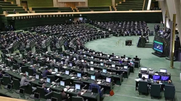 لحظه به لحظه جلسه بررسی طرح استیضاح عبدالناصر همتی وزیر امور اقتصادی و دارایی در مجلس + فیلم