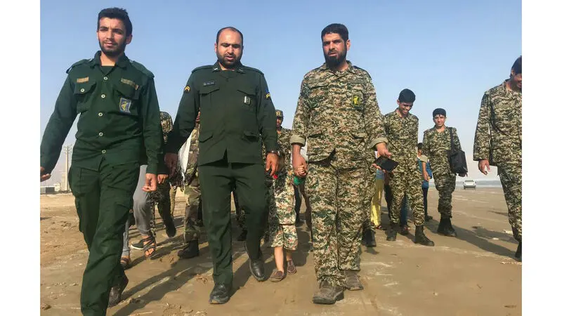 پاکسازی ساحل دریا در شهرستان دیر استان بوشهر