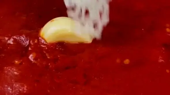 ببینید / نحوه طبخ سریع اسپاگتی برای ناهار امروز + فیلم 