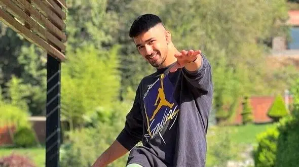 امیرمحمدیزدانی: یاد بگیریم اون چیزی که هستیم باشیم نه اون چیزی که بقیه میخوان...