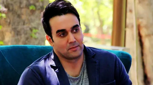 عکس پوریا پورسرخ در جشن تولد رفیقش