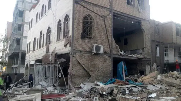 جزئیات انفجار حسینیه ارشاد همدان / یک زن به بیمارستان منتقل شد + فیلم