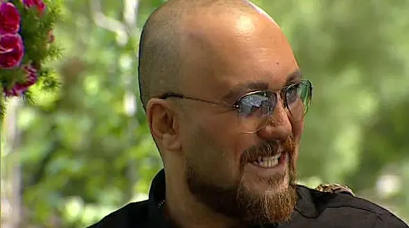 کامبیز دیرباز در جمع کچل ها+عکس