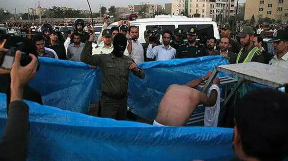 17 کارگر معدن طلای‌ آق‌دره  تکاب شلاق خوردند + عکس