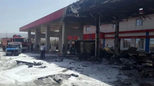 جزغاله شدن 4 ماشین با انفجار هولناک پمپ گاز در شیراز  + فیلم و عکس 