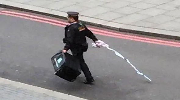 کشف بسته‌ای مشکوک در فرودگاه بین‌المللی +عکس