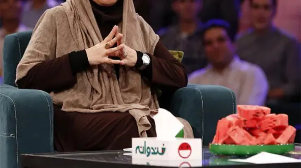 صدای نوستالژیک دهه شصتی ها در خندوانه/ مریم شیرزاد خاطرات نسل جنگ را زنده کرد +فیلم و عکس