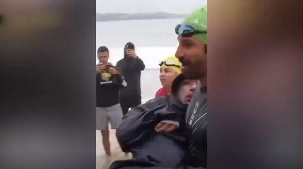 حماسه دیدنی یک برادر با برادر معلولش