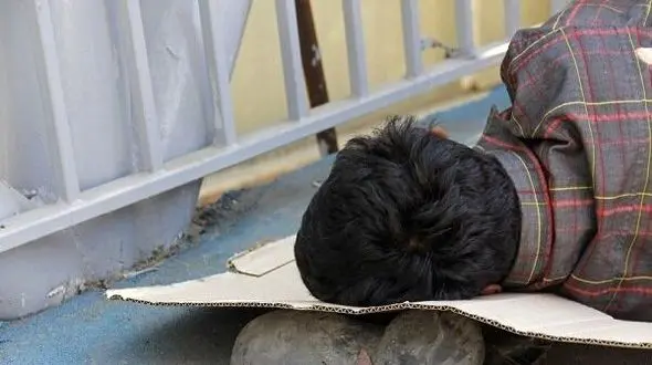 بررسی کارتن‌خوابی در تهران و راه‌های پایدار مقابله با آن