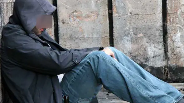 مرد سیاه پوش دار و ندارش را باخت / گوهر هم او به رحم نکرد