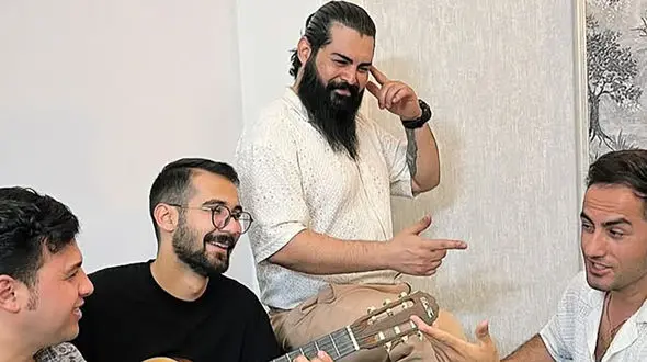 آواز باشکوه این پسرای جوان از شادمهر عقیلی و سیاوش قمیشی / از خودشونم بهتر خوندن!