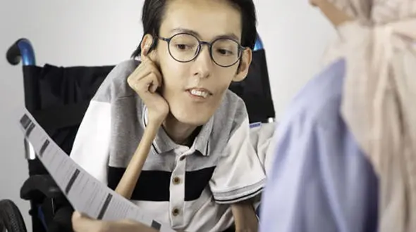 محدودیت در انگشت این نابغه ایرانی را ناامید نکرد + فیلم و عکس