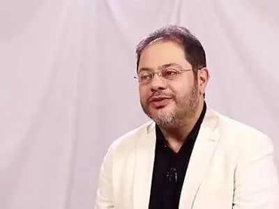 عکس ها /  تغییر چهره وحشتناک محمدرضا حسینیان، مجری محجوب صدا و سیما / آقای مجری حیف شدی اصلا قابل شناسایی نیست ! + عکس همسر و بچه اش ...